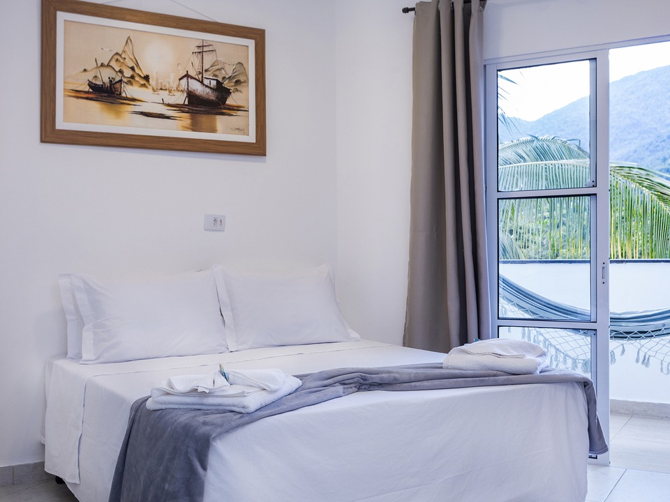 Luxo Triplo - Varanda - Pousada Cahê